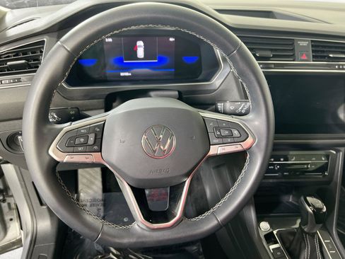 Used 2023 Volkswagen Tiguan SE AWD/4WD image 11