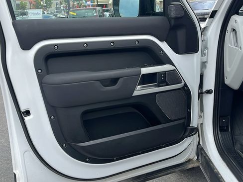 Used 2022 Land Rover Defender 110 SE AWD/4WD image 9