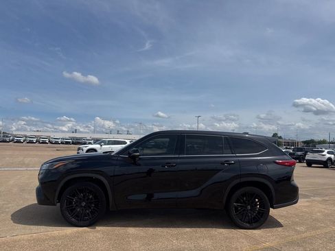 Used 2022 Toyota Highlander L FWD image 10