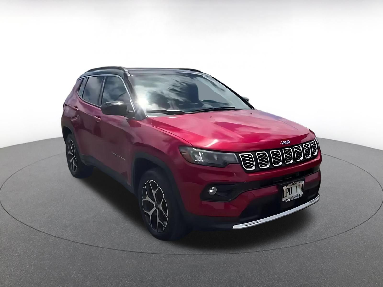 Used 2025 Jeep Compass Limited AWD/4WD image 3