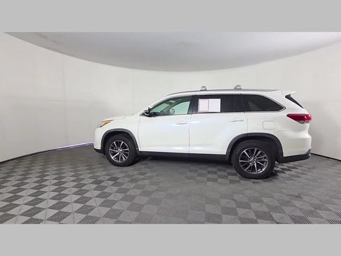 Used 2019 Toyota Highlander XLE FWD image 45