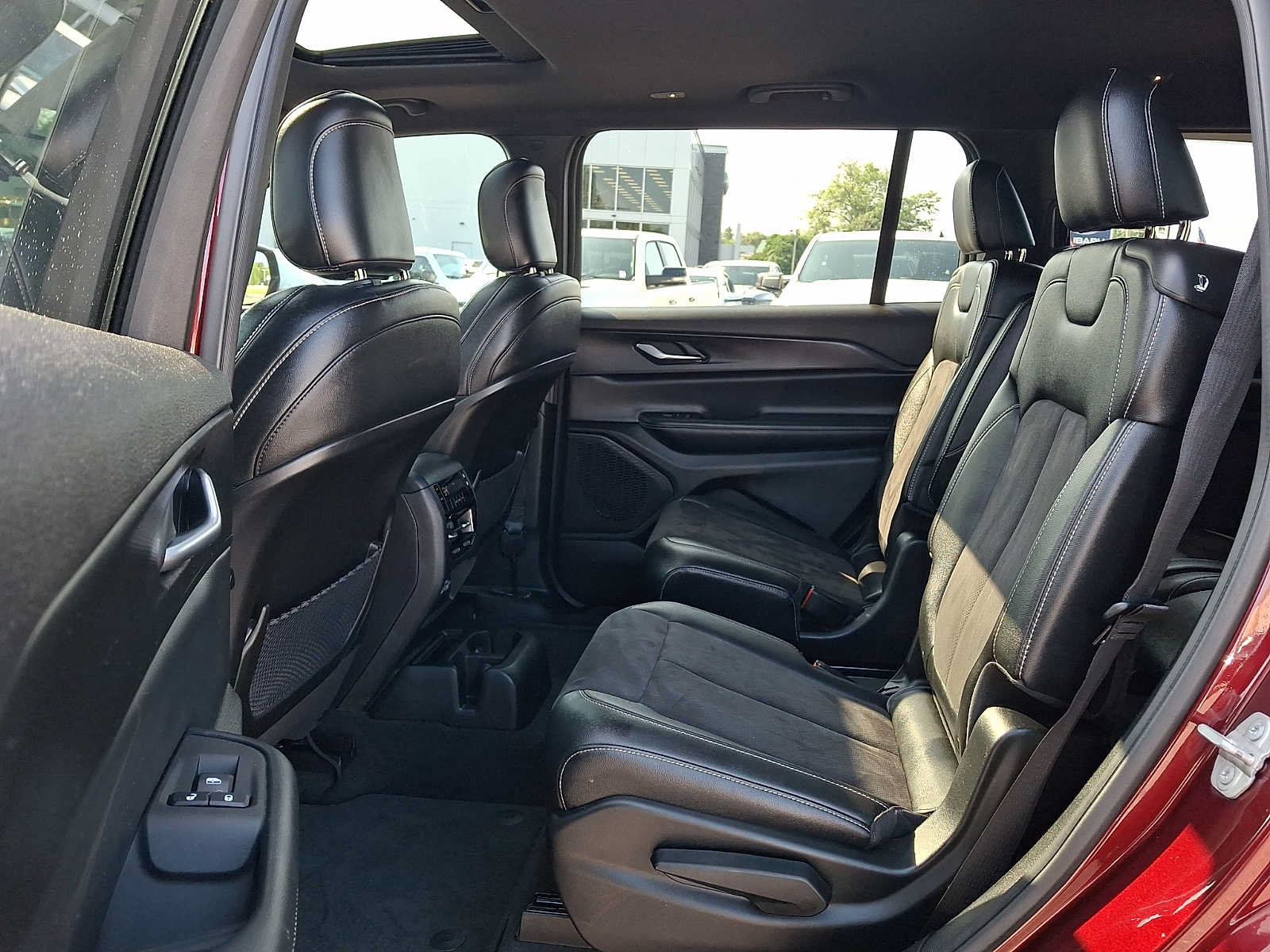 Used 2023 Jeep Grand Cherokee L Laredo AWD/4WD image 12