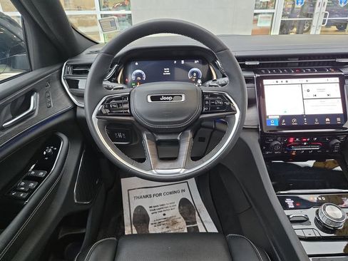 Used 2023 Jeep Grand Cherokee Overland w/ Luxury Tech Group IV image 19