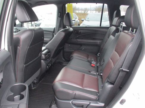 Certified 2025 Honda Passport Black Edition image 13