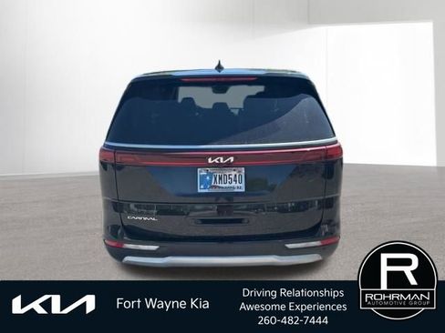 Used 2024 Kia Carnival LX FWD image 5