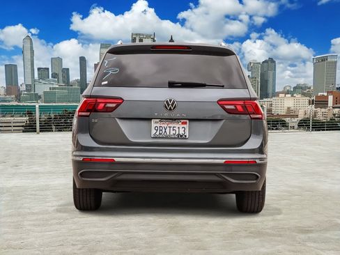 Used 2022 Volkswagen Tiguan SE FWD image 5