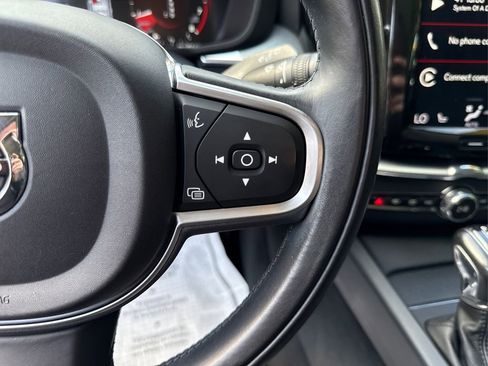Used 2018 Volvo XC60 T5 Momentum w/ Vision Package image 29