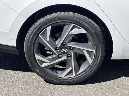 Used 2025 Hyundai Elantra SEL w/ Cargo Package FWD image 8