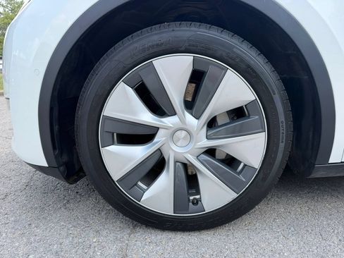 Used 2021 Tesla Model Y Long Range AWD/4WD image 12
