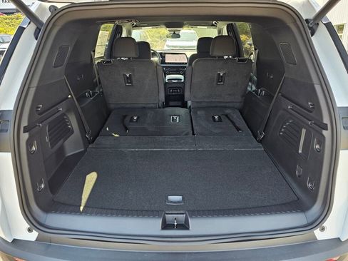 New 2026 Chevrolet Traverse LT w/ Midnight/Sport Edition image 24
