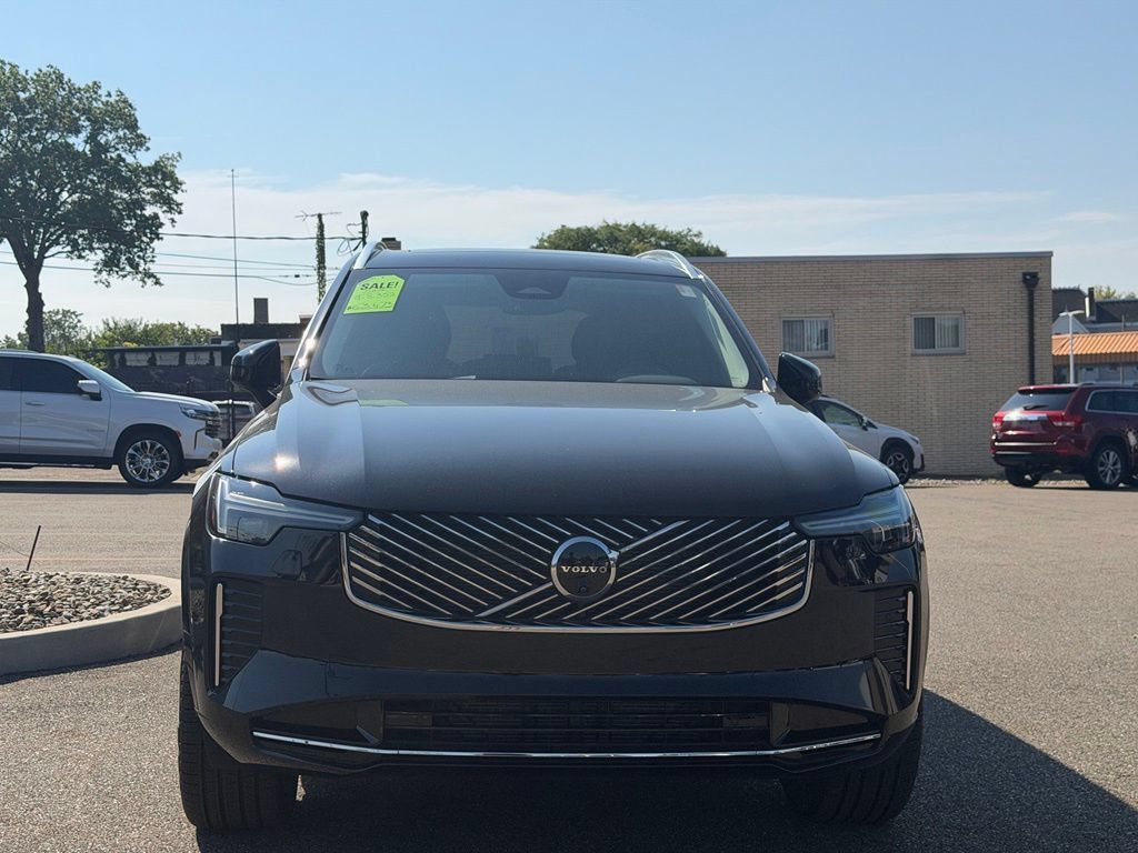 Used 2026 Volvo XC90 B6 Plus w/ Protection Package Premier AWD/4WD image 8
