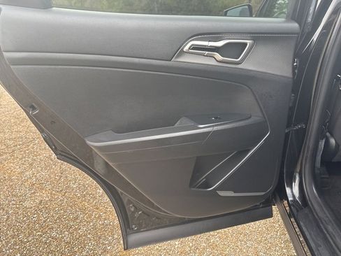 Used 2024 Kia Sportage LX image 12