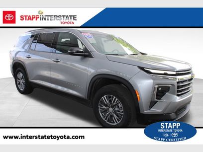 Used 2025 Chevrolet Traverse LT