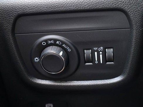 Used 2025 Jeep Grand Cherokee Altitude AWD/4WD image 18