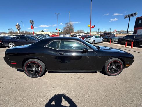 Used 2013 Dodge Challenger SXT image 8