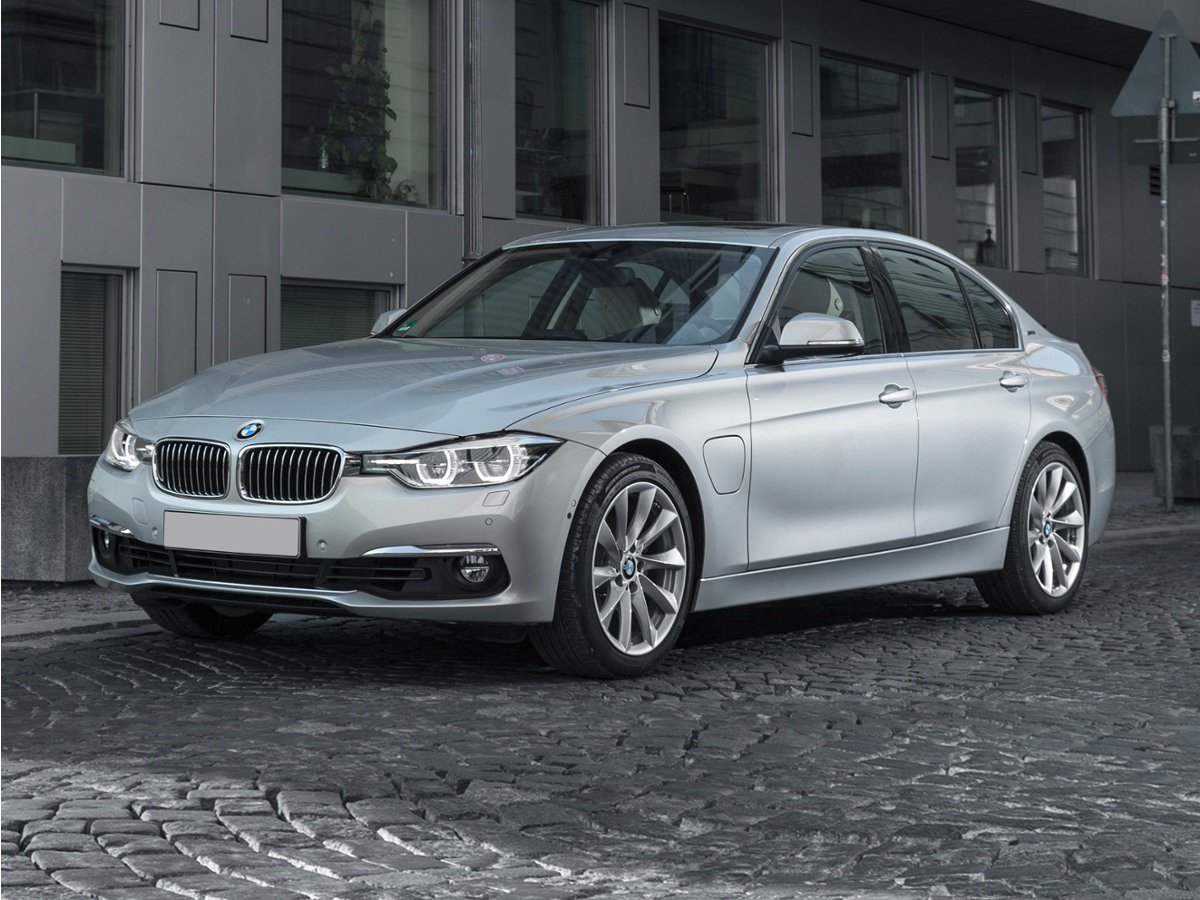 Used 2018 BMW 330e w/ M Sport Package RWD image 1