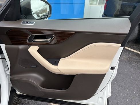 Used 2019 Jaguar F-PACE Prestige image 15