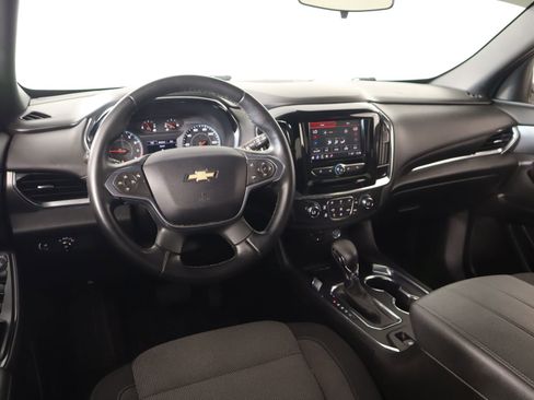 Used 2023 Chevrolet Traverse LT image 2