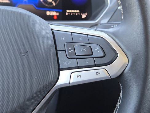 Used 2024 Volkswagen Tiguan SE image 31