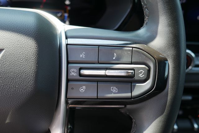 Used 2023 Chevrolet Colorado LT w/ LT Convenience Package III AWD/4WD image 18
