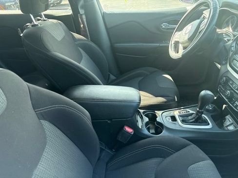 Used 2016 Jeep Cherokee Latitude w/ Safety/Convenience Group AWD/4WD image 7