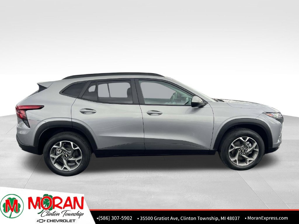 Certified 2024 Chevrolet Trax LT w/ Sunroof Package FWD image 8