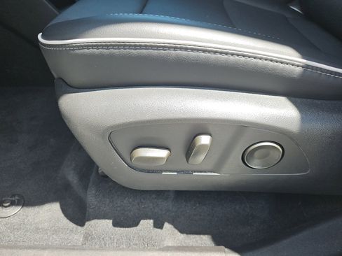 Used 2025 Buick Enclave Preferred FWD image 17