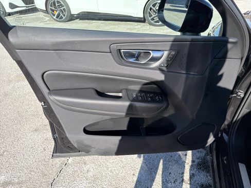 Certified 2025 Volvo XC60 B5 Core AWD/4WD image 5