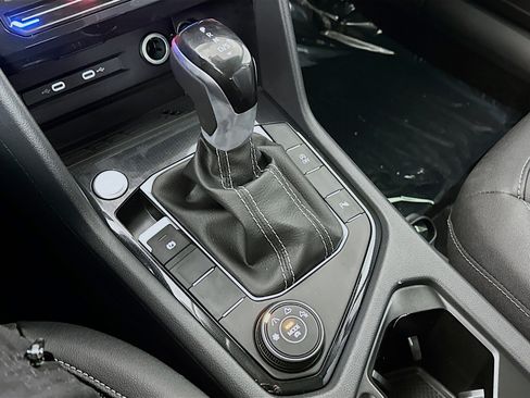 New 2026 Volkswagen Taos SE image 16