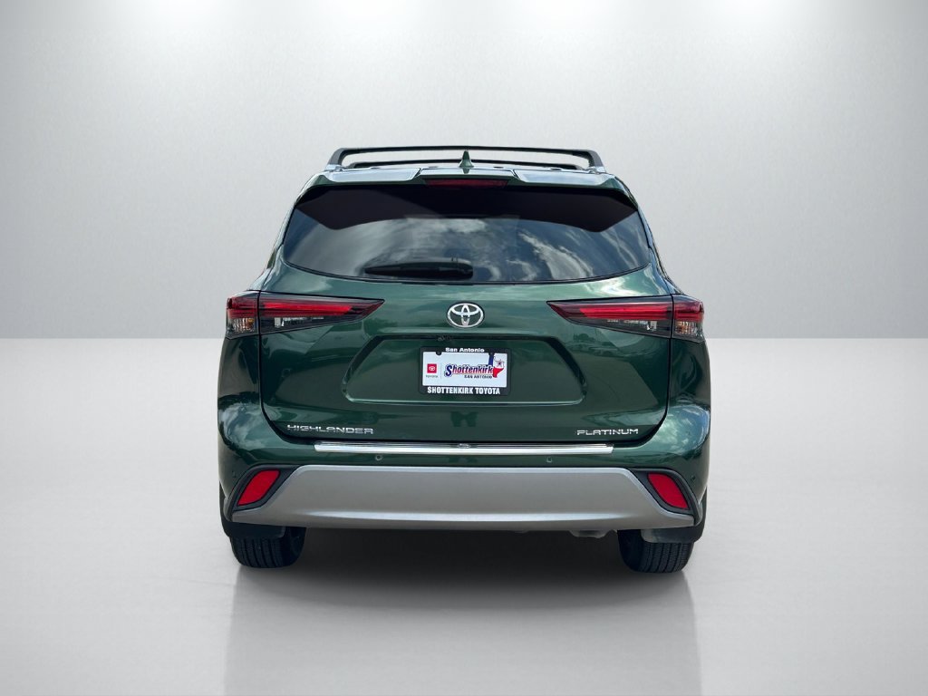 Used 2024 Toyota Highlander Platinum FWD image 6