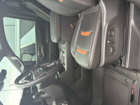 Used 2025 GMC Sierra 3500 AT4 w/ AT4 Premium Plus Package AWD/4WD image 7