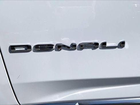 Used 2025 GMC Yukon XL Denali w/ Sun & Power Step Package image 10