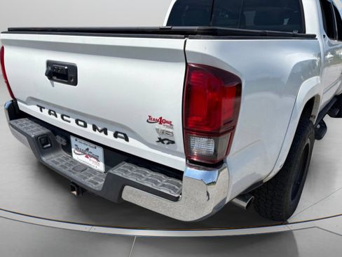 Used 2018 Toyota Tacoma SR5 RWD image 11