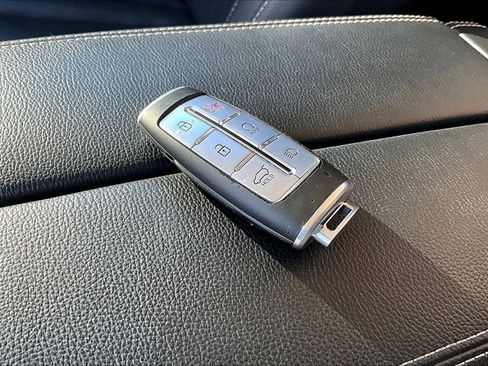 Used 2021 Genesis GV80 2.5T w/ Advanced Package 03 image 10
