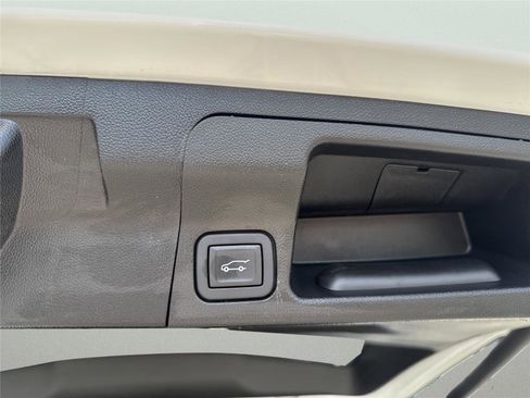 Used 2023 GMC Acadia SLT image 36