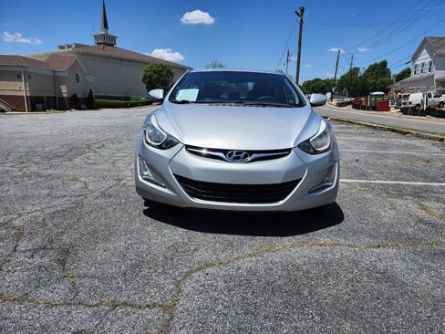 Used 2014 Hyundai Elantra SE w/ Option Group 02 FWD image 2