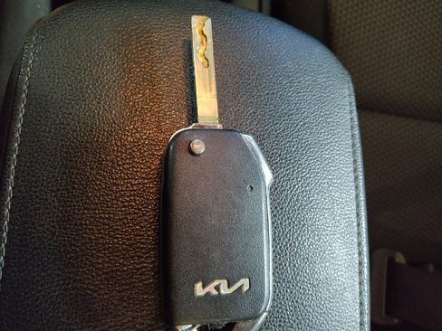 Used 2023 Kia Soul LX w/ Option Group 015 FWD image 32