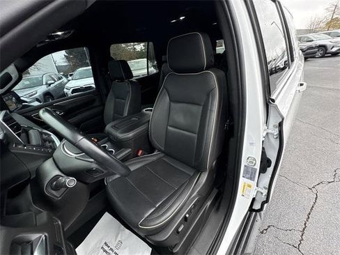 Used 2023 GMC Yukon SLT image 12