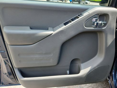 Used 2016 Nissan Frontier SV w/ SV Value Truck Package AWD/4WD image 12