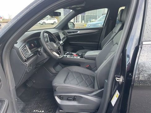 Used 2025 Volkswagen Atlas Cross Sport SE w/ Black Wheel Package image 7
