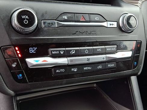 Used 2020 Ford Explorer Limited image 15