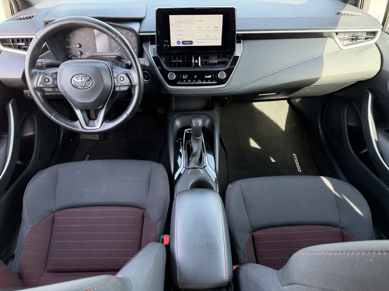 Used 2023 Toyota Corolla SE w/ Carpet Mat Package (TMS) FWD image 11