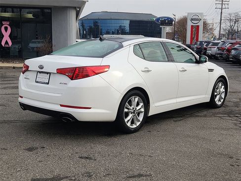 Used 2011 Kia Optima EX w/ Premium Pkg image 6