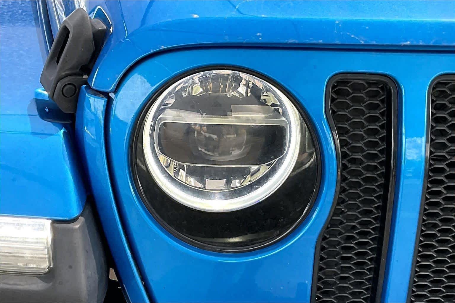 Used 2022 Jeep Wrangler Unlimited Sahara AWD/4WD image 26