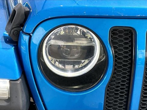 Used 2022 Jeep Wrangler Unlimited Sahara AWD/4WD image 26