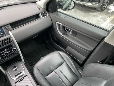 Used 2019 Land Rover Discovery Sport HSE image 18
