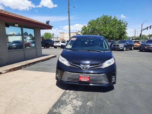 Used 2020 Toyota Sienna XLE AWD/4WD image 5