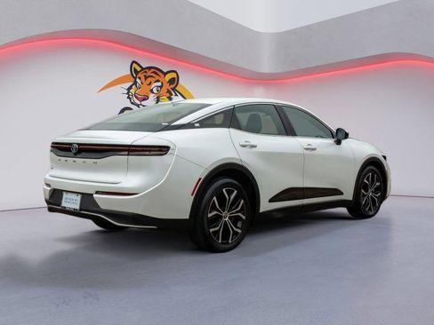 Used 2023 Toyota Crown XLE image 5