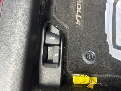 Used 2022 Toyota Corolla LE image 25