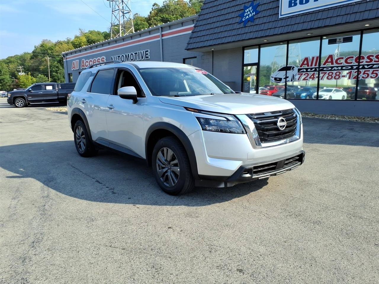 Used 2025 Nissan Pathfinder SV AWD/4WD image 2